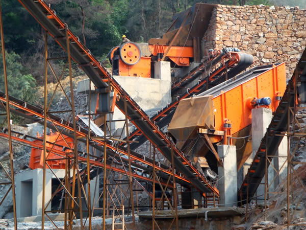 顎式破碎機(jī)客戶現(xiàn)場