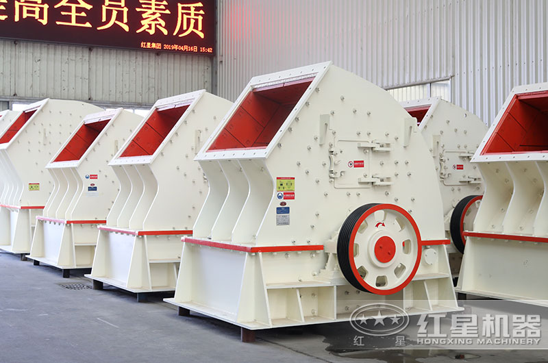 時產(chǎn)300噸碎石機：錘式破碎機，碎石一次成型